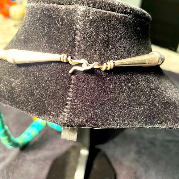 Vintage Turquoise Beaded Necklace
Length 13” top to bottom - Picture 4 of 9